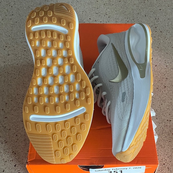 Nike Women's Cream and Gold Athletic Shoes - Picture 4 of 7